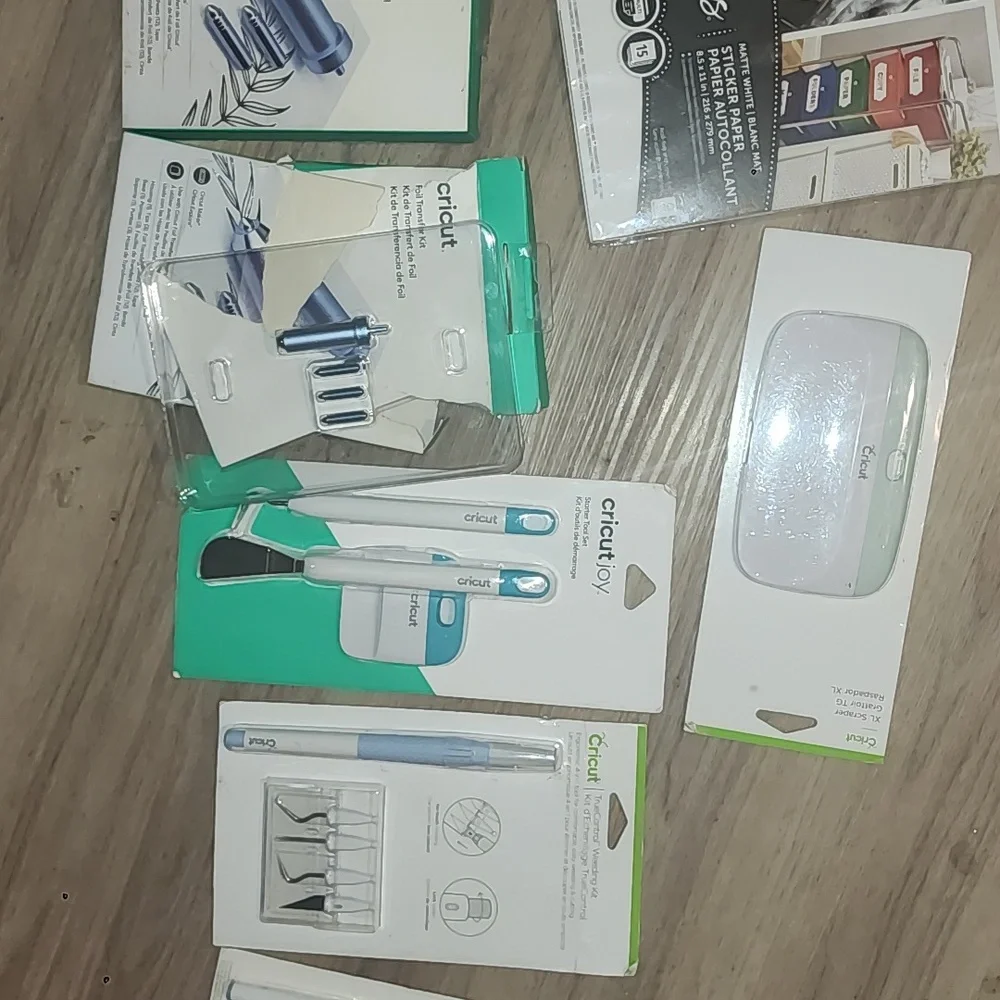 Circut bundle - Picture 3 of 3